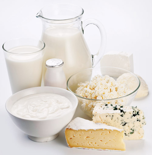 Sữa và các chế phẩm từ sữa giúp củng cố xương khớp - Ảnh: Shutterstock