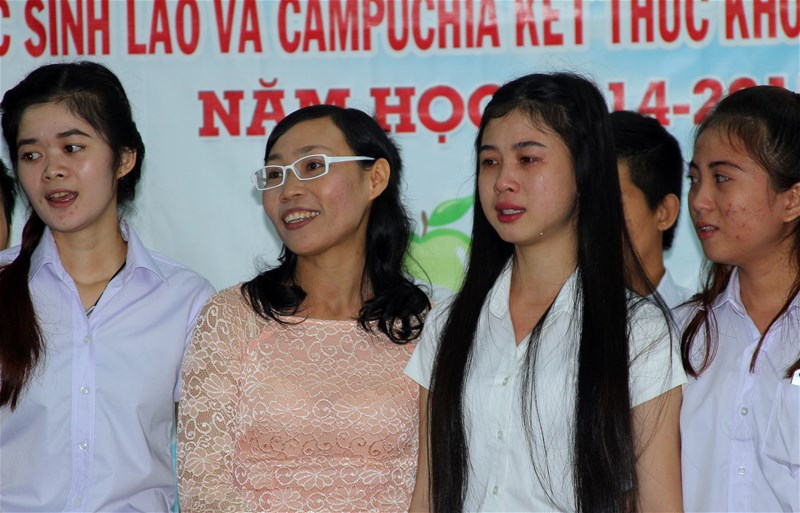 Nước mắt sinh viên Lào