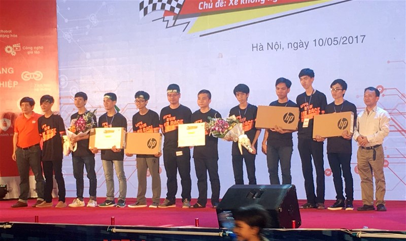 Thành công của LH Racing 304 khi lập trình xe tự hành đầu tiên ở Việt Nam 