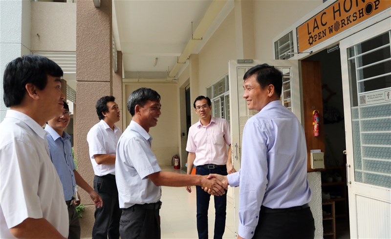 Hiệu trưởng trường THPT Nguyễn Hữu Cảnh quan tâm khối ngành Kỹ thuật tại LHU