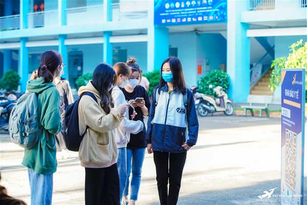 Sinh viên LHU trở lại Trường sau thời gian "bị dịch bỏ quên"