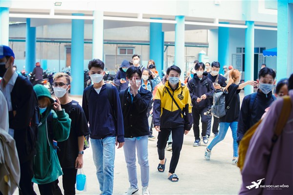 Sinh viên LHU trở lại Trường sau thời gian "bị dịch bỏ quên"