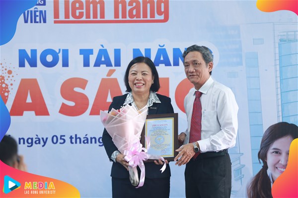 "Thực tập viên tiềm năng Sacombank" từ lâu đã trở thành hoạt động thường niên giữa Ngân hàng thương mại cổ phần Sài Gòn thương tín - Sacombank và trường Đại học Lạc Hồng (LHU), chương trình “Thực tập viên tiềm năng 2020” vừa qua diễn ra vào đầu tháng 10/2019, tại Hội trường I209, Cơ sở 6, ĐHLH đã đi đến chặng đường 11 năm hợp tác tốt đẹp giữa hai bên. 
