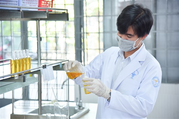 Đại học Lạc Hồng bào chế và sản xuất sản phẩm phòng chống vi rút Corona