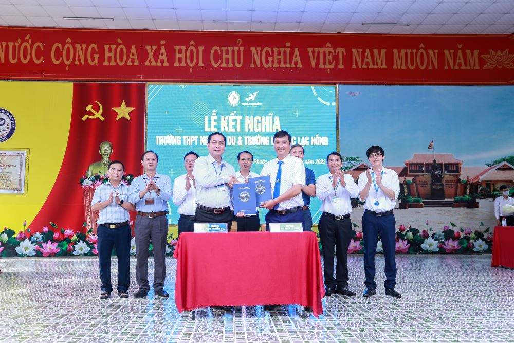 LHU kết nghĩa giáo dục cùng Trường THPT Nguyễn Du