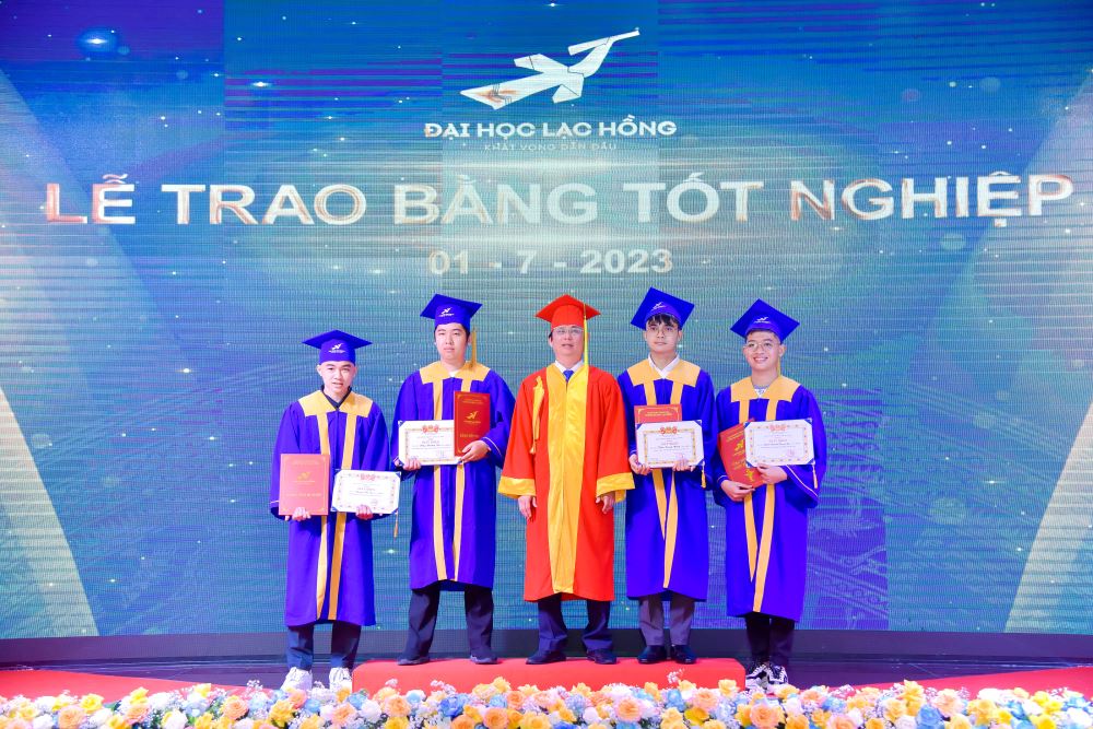 Lễ tốt nghiệp của 400 tân kỹ sư và tân dược sĩ Đại học Lạc Hồng