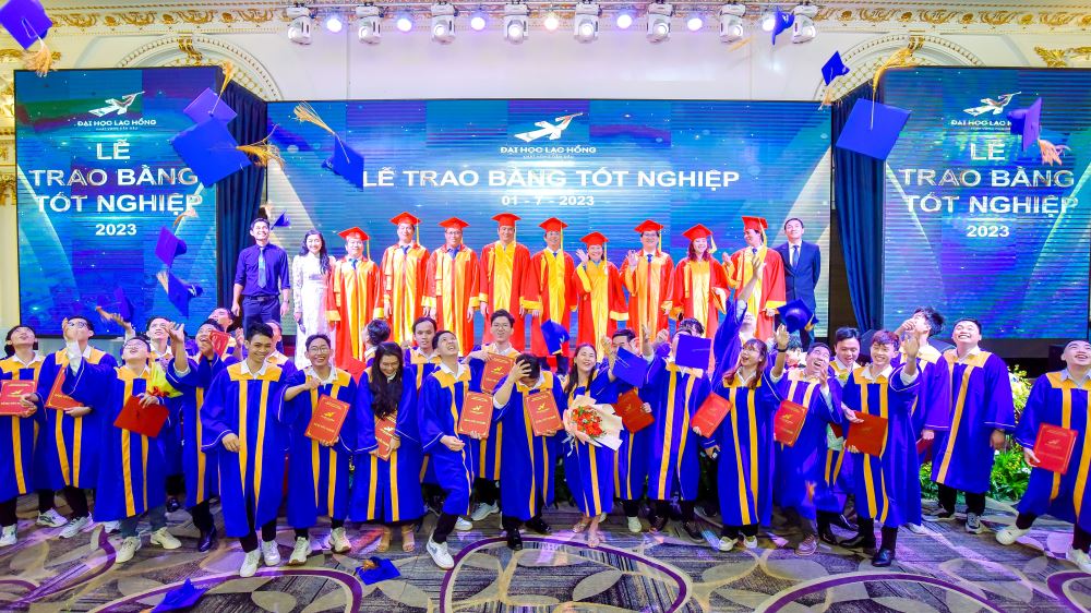 Lễ tốt nghiệp của 400 tân kỹ sư và tân dược sĩ Đại học Lạc Hồng