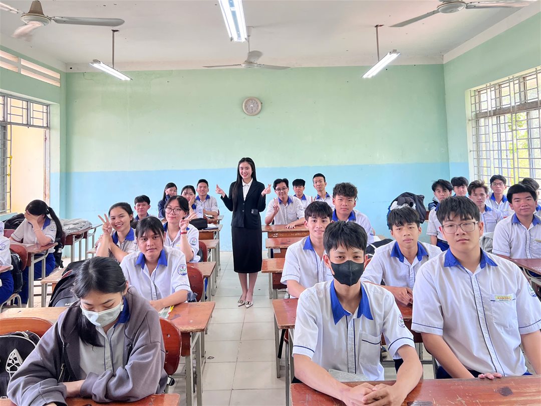 Hình ảnh tư vấn tuyển sinh ngành Công Nghệ Kỹ Thuật Công Trình Xây Dựng tại trường THPT Hàm Tân.