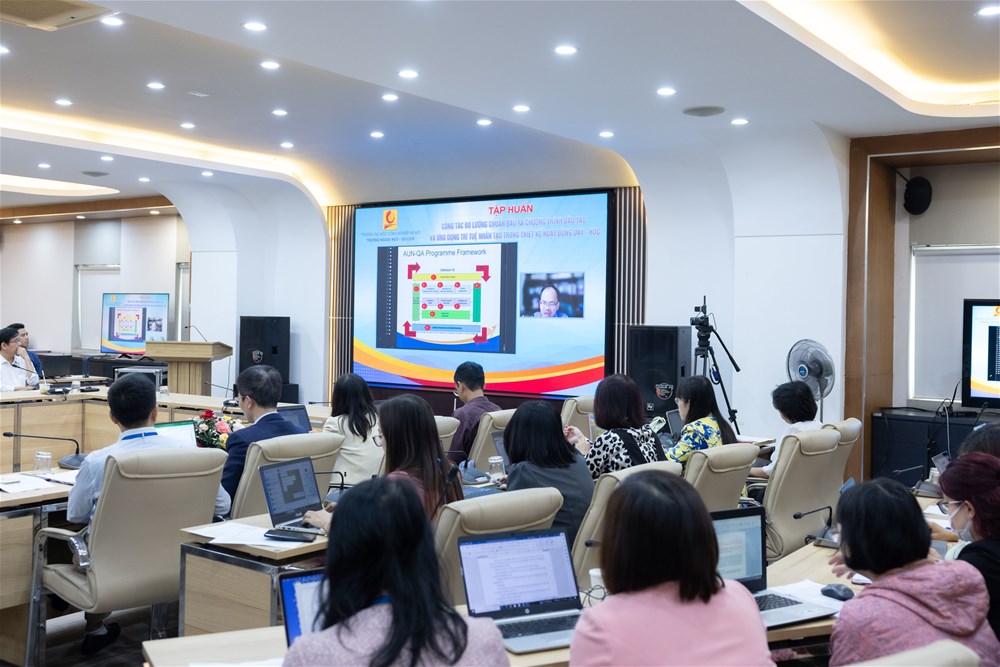From experience sharing to training and capacity building for other universities
