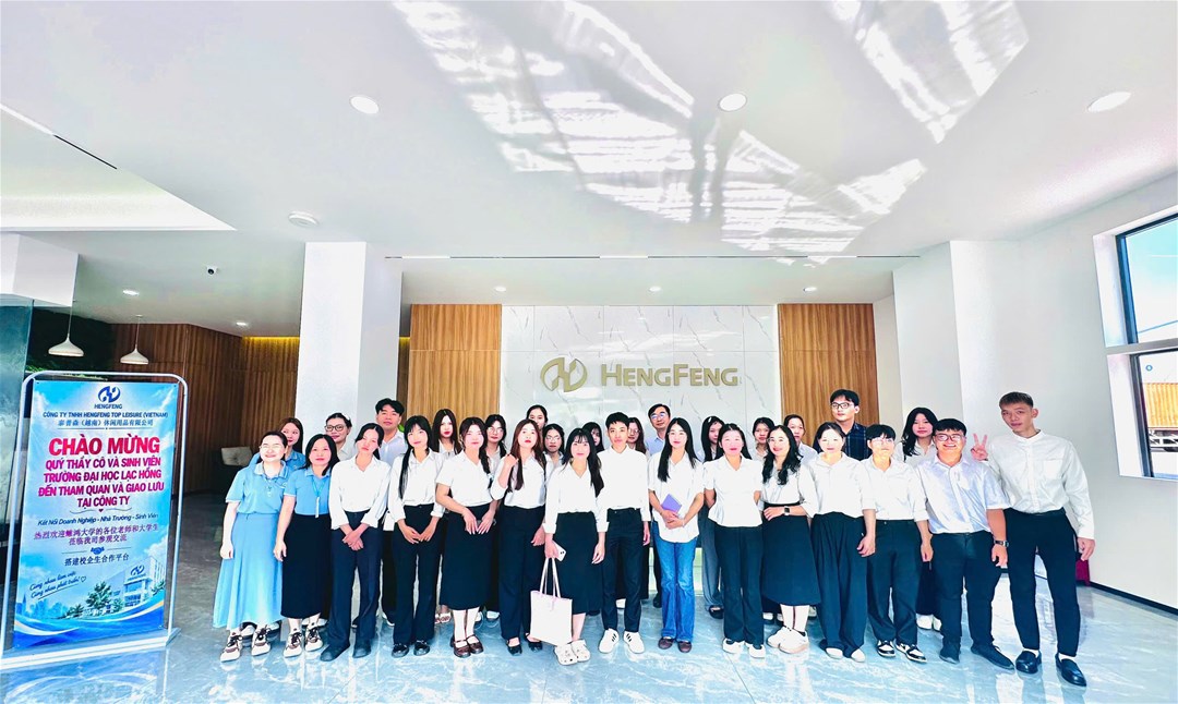 Giảng viên và sinh viên Ngôn ngữ Trung Quốc, Trường Đại học Lạc Hồng tham quan Công ty TNHH Hengfeng Top Leisure VN