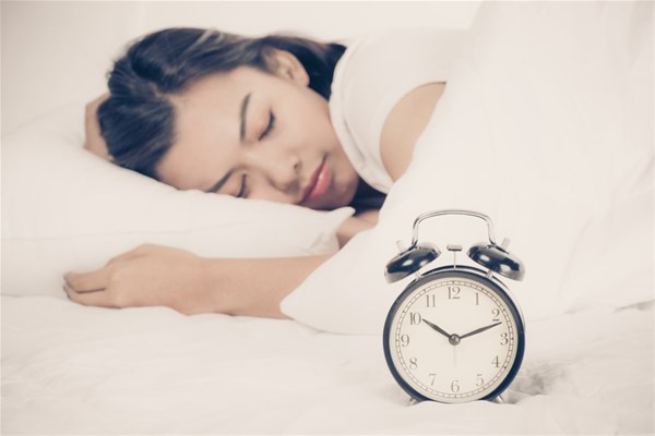 Ngủ sớm, dậy sớm là thói quen có lợi trong thời kỳ ôn tập