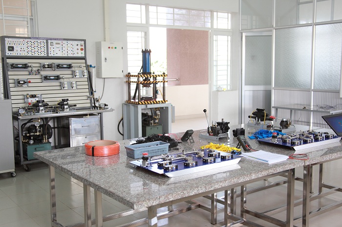 Phòng thực hành Công nghệ khí nén thủy lực Khoa Cơ điện  Điện tử Phòng  thí nghiệm Giới thiệu Đại Học Lạc Hồng