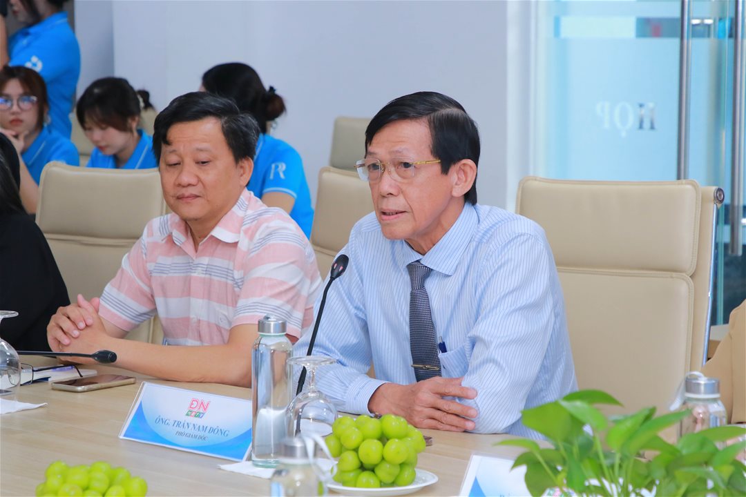 Phó Giám đốc Báo và Phát thanh, Truyền hình Đồng Nai Trần Nam Đông phát biểu tại buổi lễ ký kết